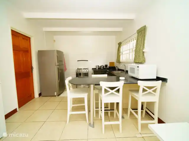 appartement huren in Suriname, Paramaribo, Paramaribo – Mon Plaisir Appartementen beneden Keuken