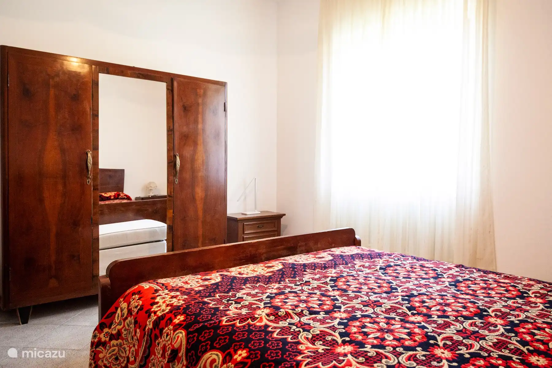 Slaapkamer 1 grote kledingkast