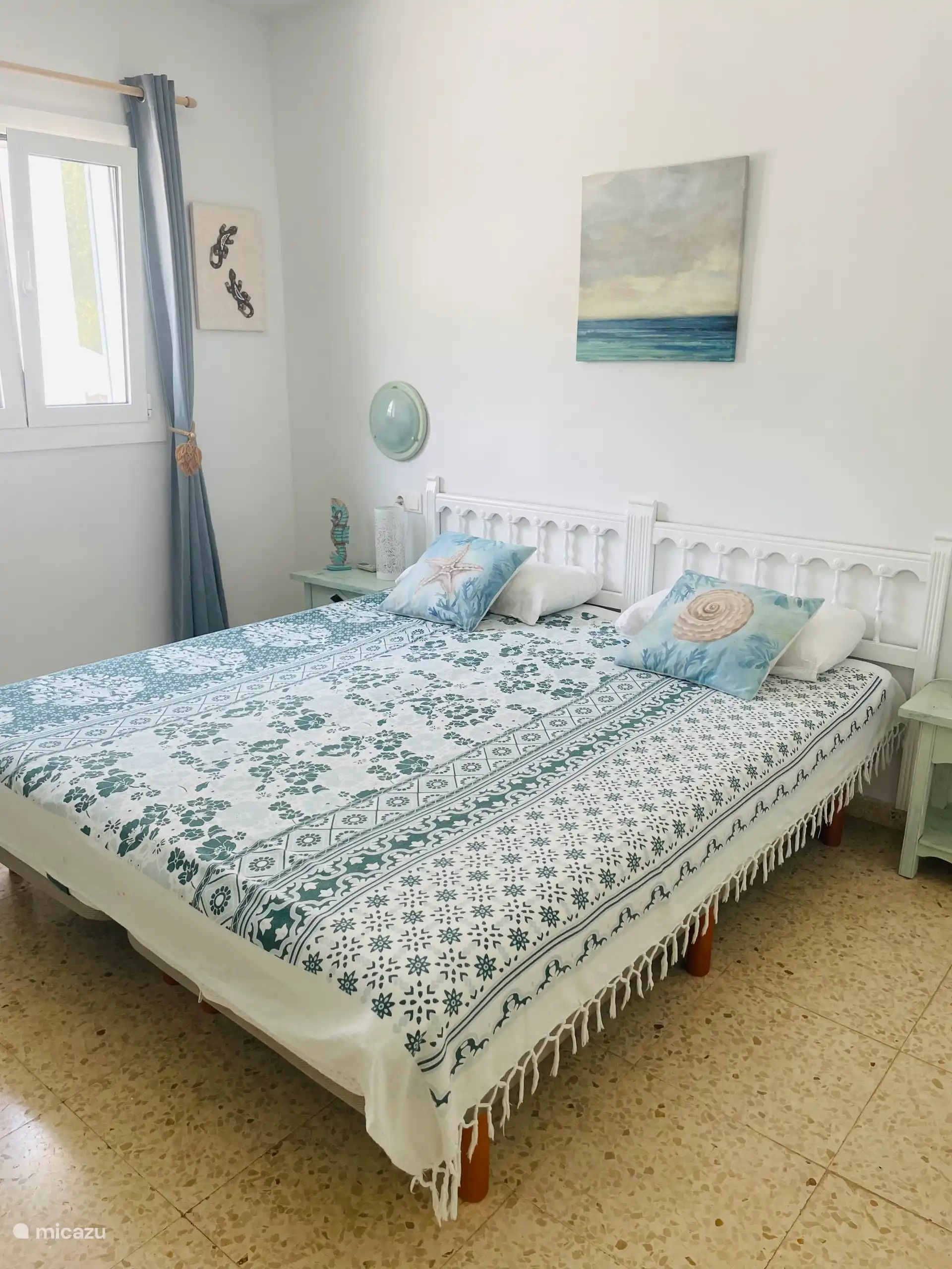 Bedroom 1 with 2 single beds