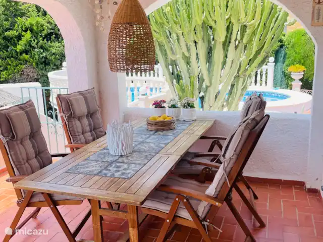 Casa Oliva - Costa Calpe en España, Costa Blanca, Calpe - casa vacacional Naya cubierta con vistas a la piscina