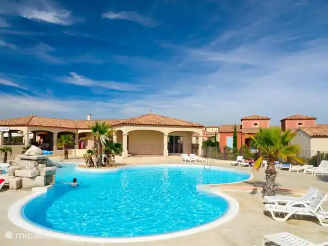 Villa Belle Vue Homps en Francia, Aude, Homps - casa paredada Piscina 1