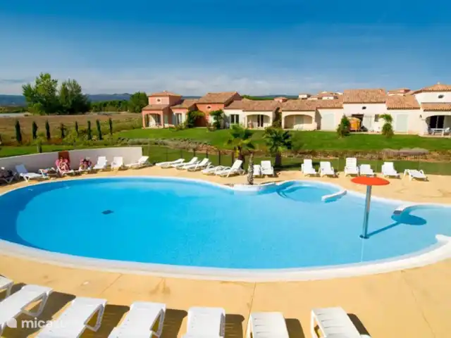 Villa Belle Vue Homps en Francia, Aude, Homps - casa paredada Piscina 2
