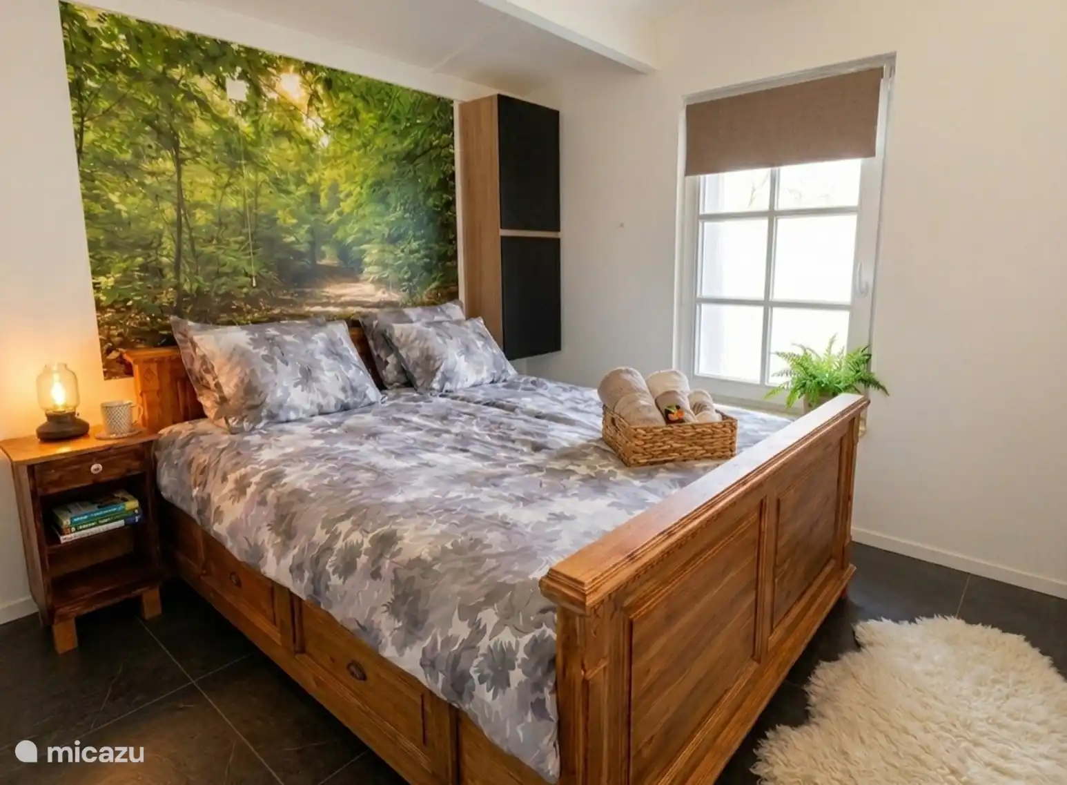 slaapkamer 
extra lang 2 persoons bed  (210)