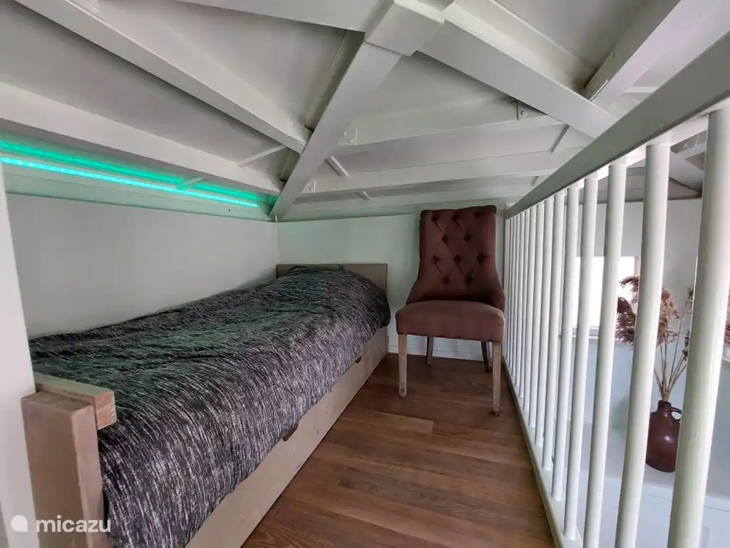 Vide mit 1-Personen-Bett von 180 cm Länge
Stehhöhe Vide 130cm