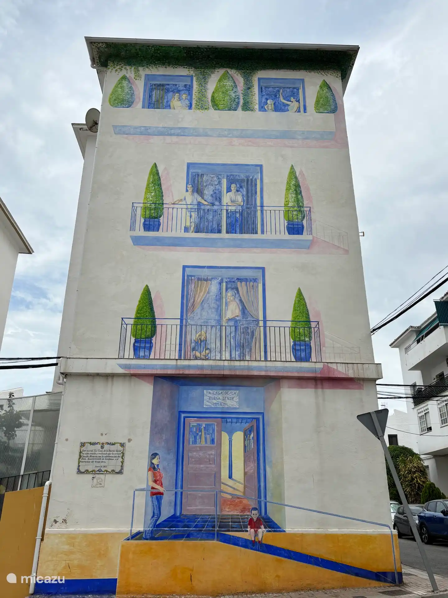 Door heel Estepona voor je allerlei muurschilderingen. 