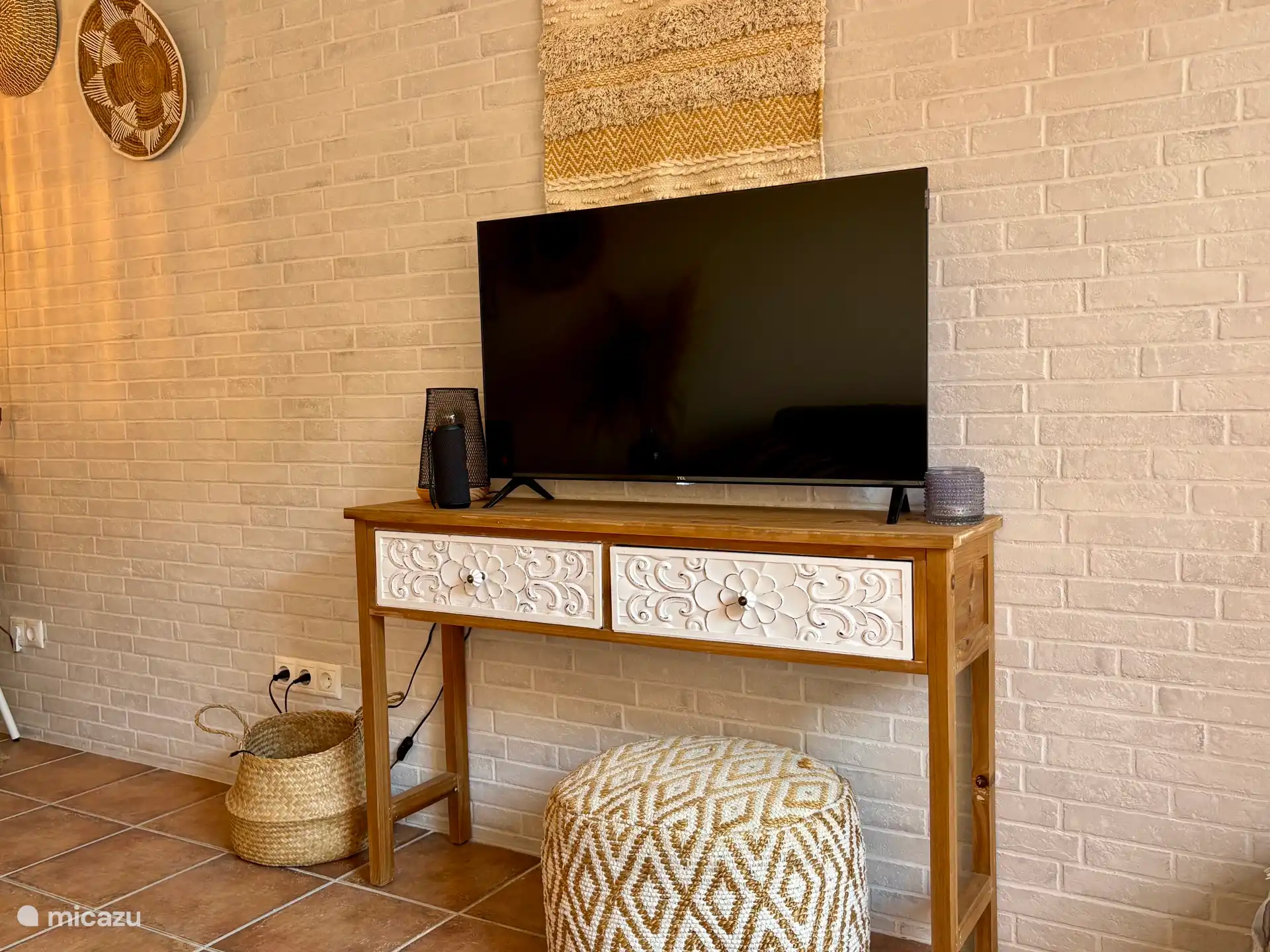 Uit onze recensies blijkt steeds weer dat gasten zich zo thuis voelen. Een avondje tv kijken draagt daar wellicht ook aan bij. 