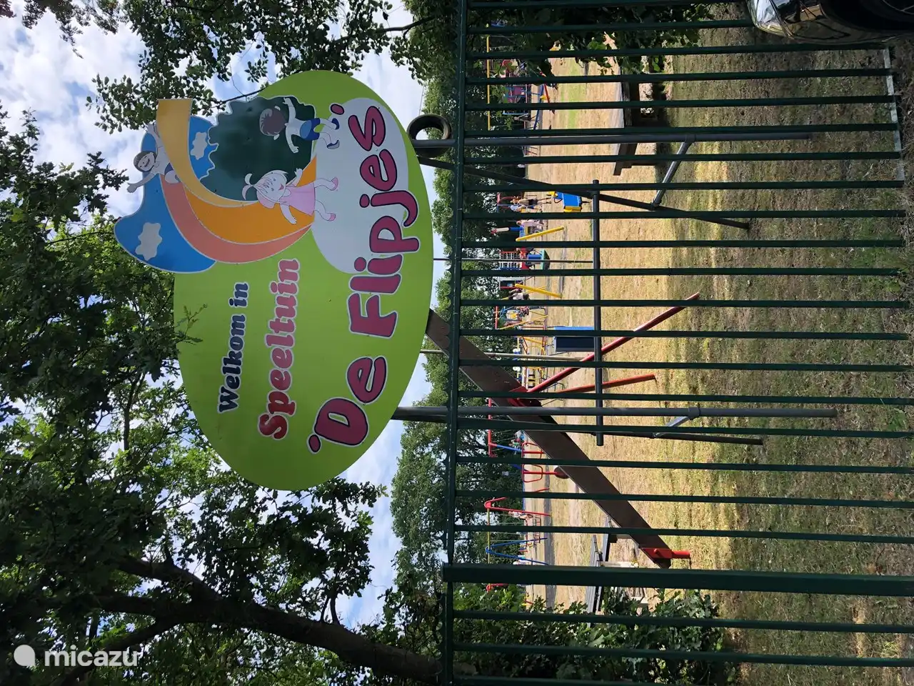 Gran parque infantil, a 7 minutos andando de la casa.