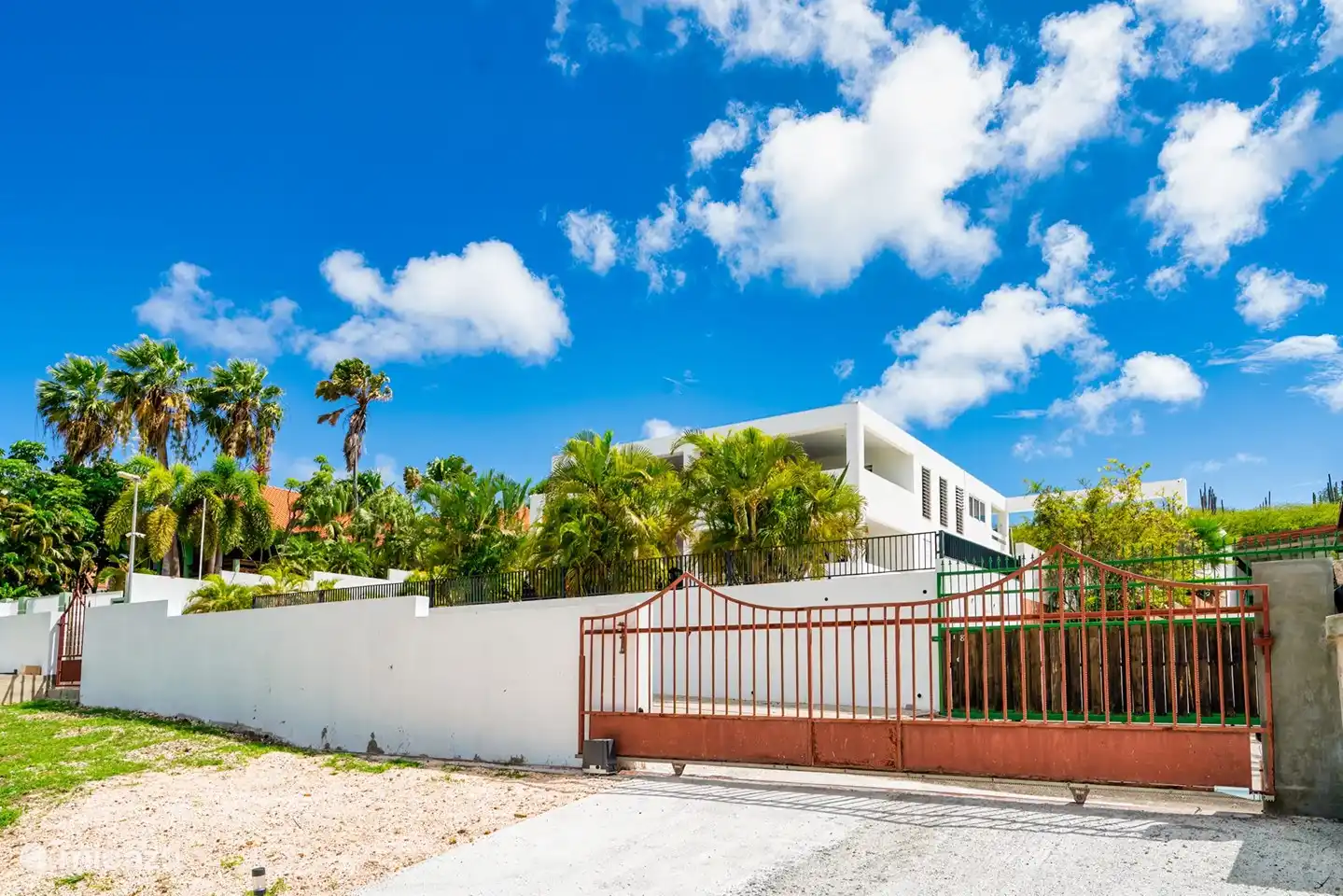 Automatic entrance gate.