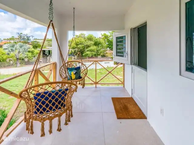 apartamento en Curazao, Banda Arriba (este), Cas Grandi – Apartamento de vacaciones Coral Cactus Ver detrás del porche.