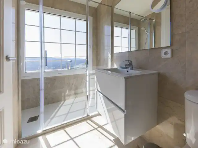 Esta Rana huren in Spanje, Costa Brava, Santa Cristina d'Aro - villa Badkamer 2/2 en-suite badkamer met een heerlijk uitzicht
