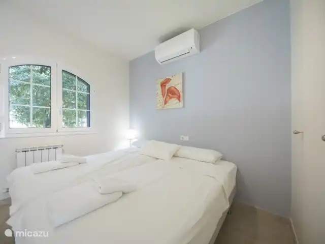 Esta Rana huren in Spanje, Costa Brava, Santa Cristina d'Aro - villa slaapkamer 3/3  met airco aan achterzijde van de villa
