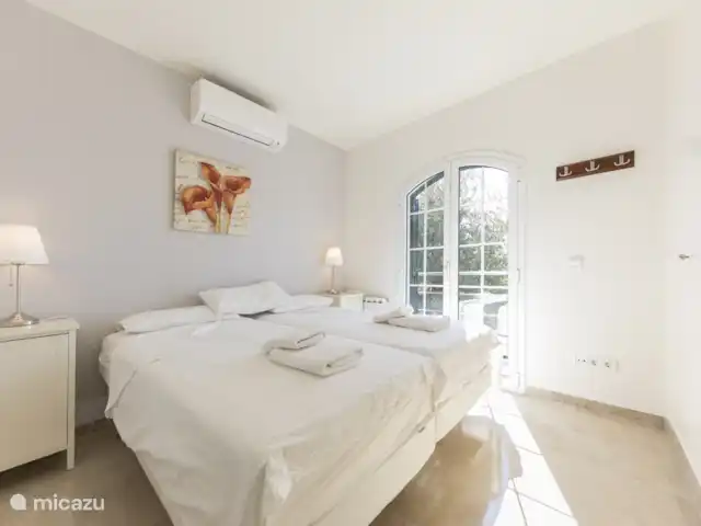 Esta Rana huren in Spanje, Costa Brava, Santa Cristina d'Aro - villa slaapkamer  2/3 met airco en openslaande deuren naar een balkon
