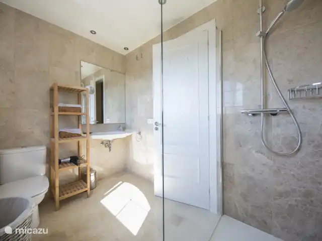 Esta Rana huren in Spanje, Costa Brava, Santa Cristina d'Aro - villa badkamer  2/3
