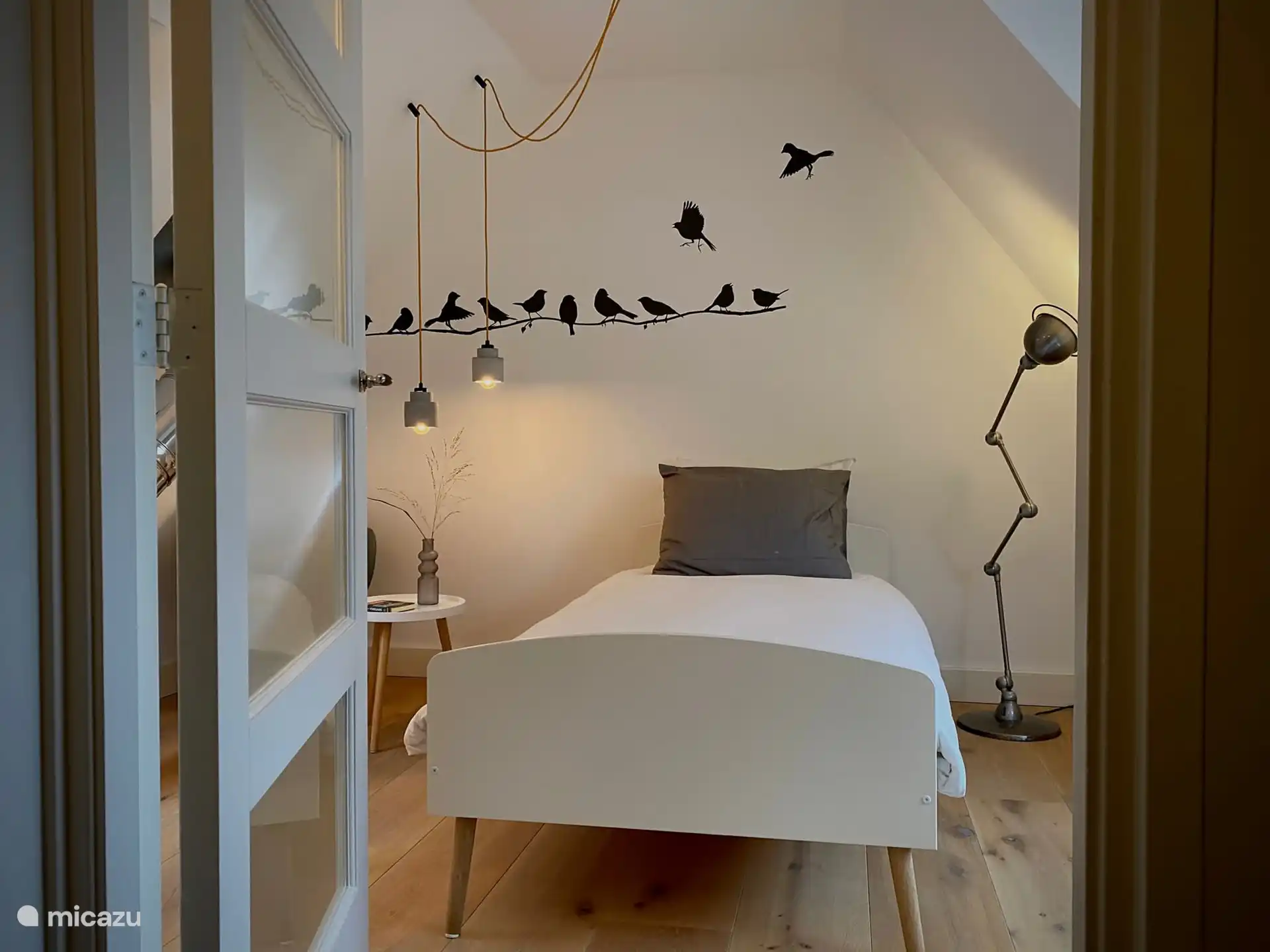 Dies ist eines der gemütlichen Schlafzimmer im zweiten Stock. 