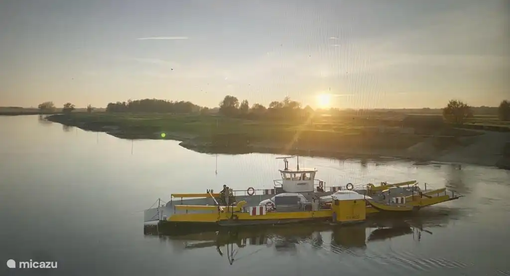 Die Fähre in Bronkhorst, 10 km vom Heerenhuis entfernt.