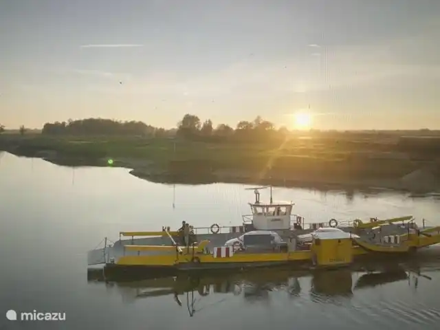 Les « Doesburgs Heerenhuys » de 1560 | Pays-Bas, Gueldre, Doesburg - maison de ville Le ferry à Bronkhorst, à 10 km du Heerenhuis.