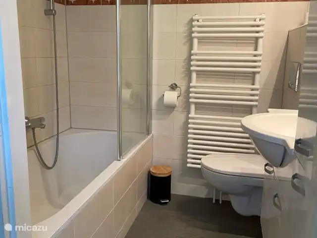 Kaap Zilt Texel | Pays-Bas, Texel, De Cocksdorp - maison de vacances salle de bain avec baignoire et wc rez-de-chaussée