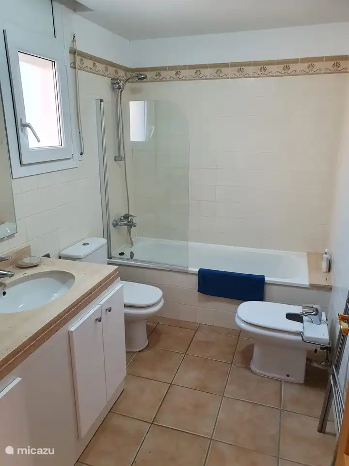 Baño en dormitorio principal