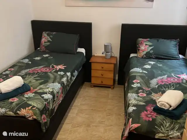 Casa Torrevieja en España, Costa Blanca, Torrevieja - apartamento Dormitorio 2 con dos camas con somier.
