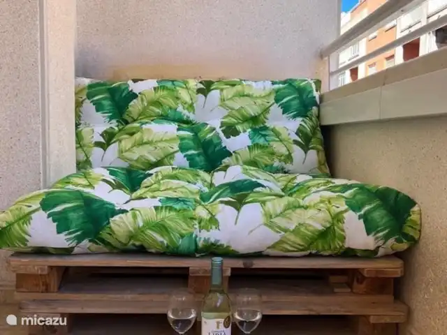 Casa Torrevieja en España, Costa Blanca, Torrevieja - apartamento Prepara el vino para un buen trago.