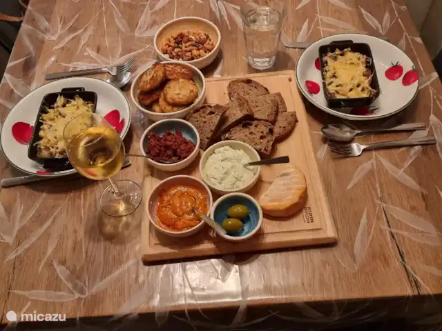 Location de Vacances Pays-Bas, Frise, Gaastmeer, bungalow - Friesland maison de vacances Rietmeer prenez un verre et mangez à la table du bar ou dehors sur la terrasse