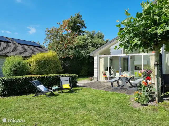 Location de Vacances Pays-Bas, Frise, Gaastmeer, bungalow - Friesland maison de vacances Rietmeer Vue d'ensemble de la maison et du jardin