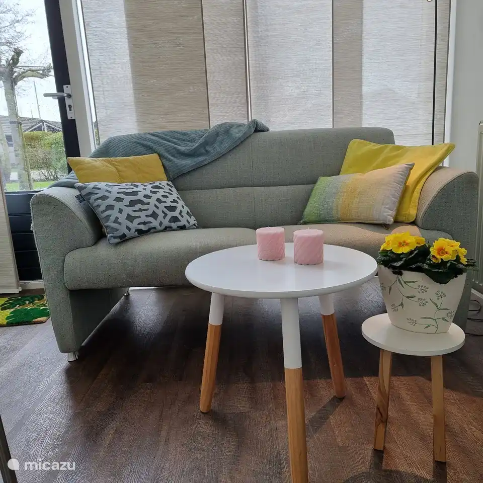 gemütliche Sitzbank zum Filme schauen am Abend, Sonnenschutz für die heißen Tage.