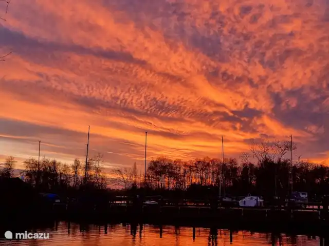 Location de Vacances Pays-Bas, Frise, Gaastmeer, bungalow - Friesland maison de vacances Rietmeer Coucher de soleil sur le parc tranquille.