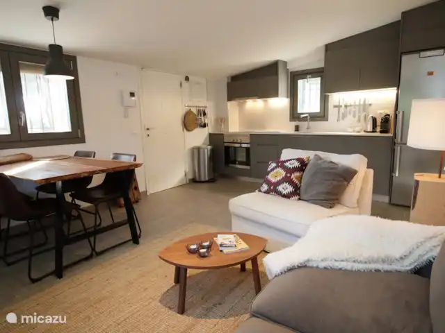 Gîte sur domaine Côte de Barcelone | Espagne, Barcelone, Sant Andreu de Llavaneres  - finca Aperçu salon cuisine