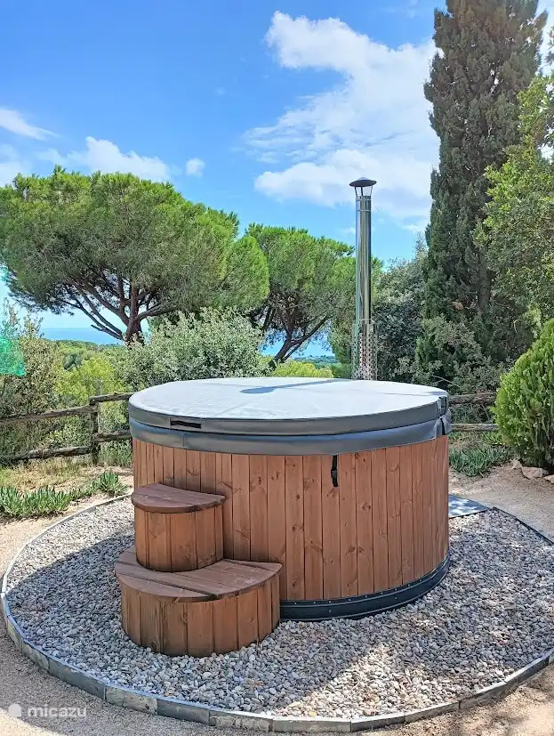 Hot tub with sea view
