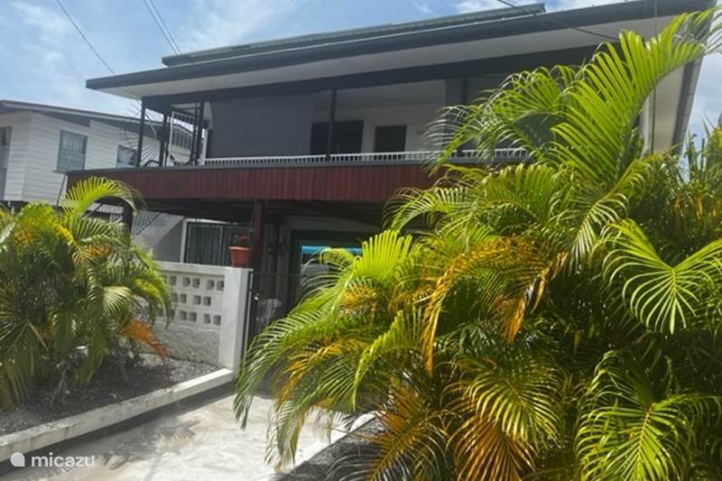 Vakantiehuis Suriname, Paramaribo, Paramaribo Appartement Een benedenwoning voor 9 personen