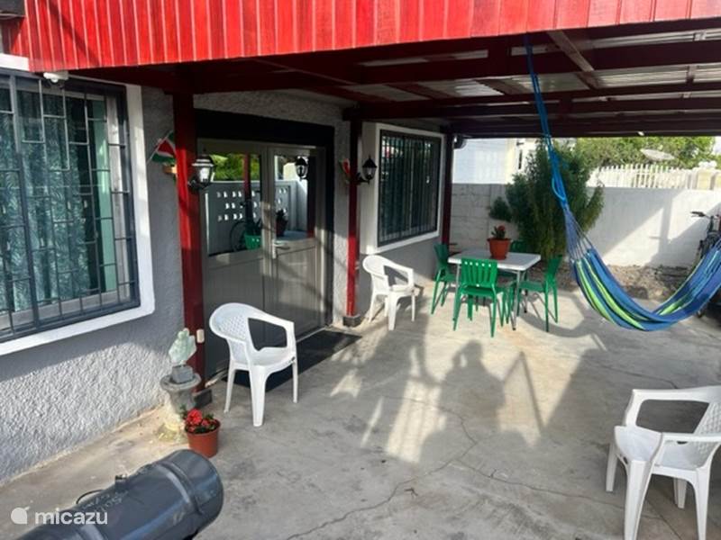 Vakantiehuis Suriname, Paramaribo, Paramaribo Appartement Een benedenwoning voor 9 personen