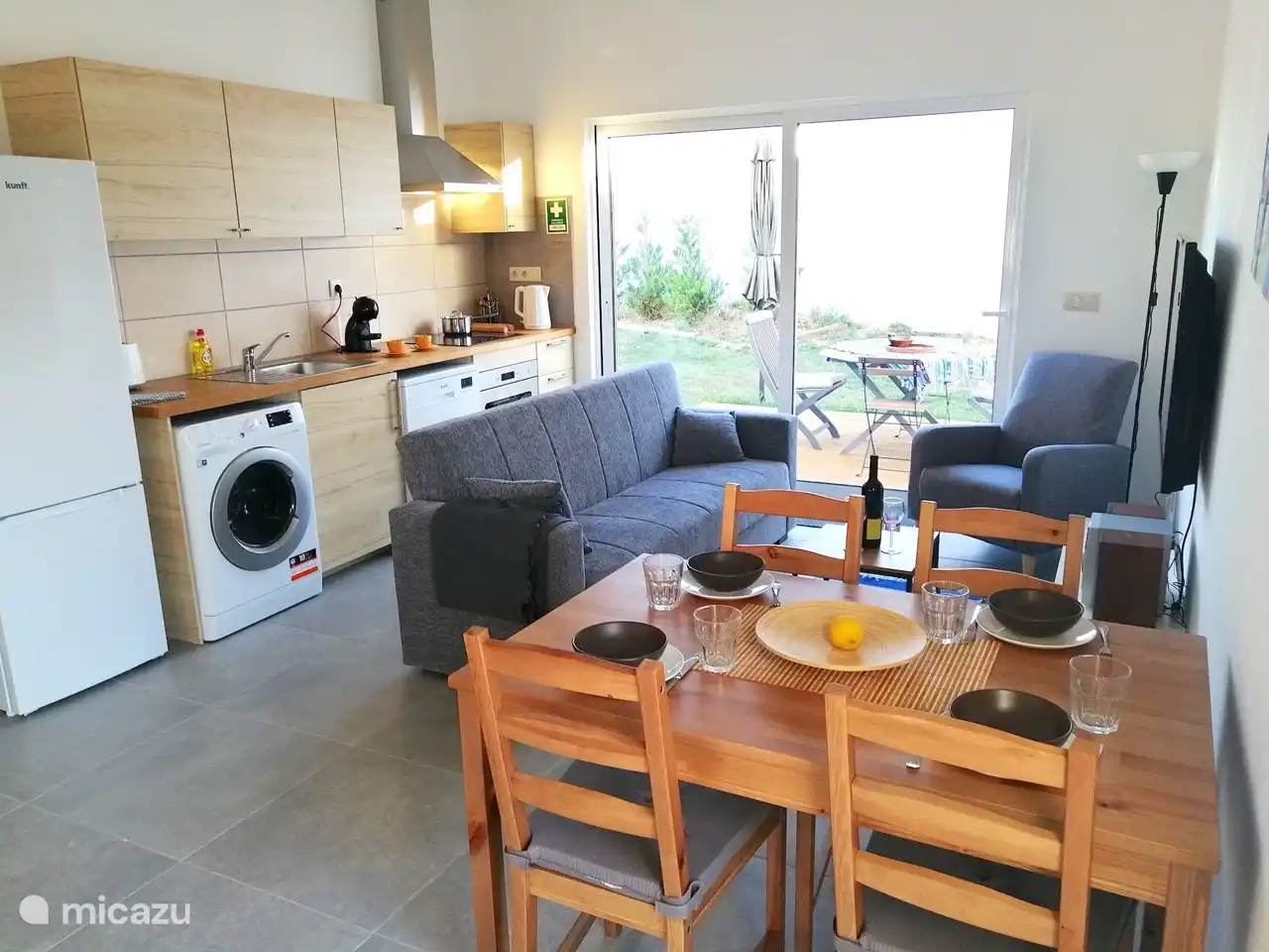 Salón con cocina americana