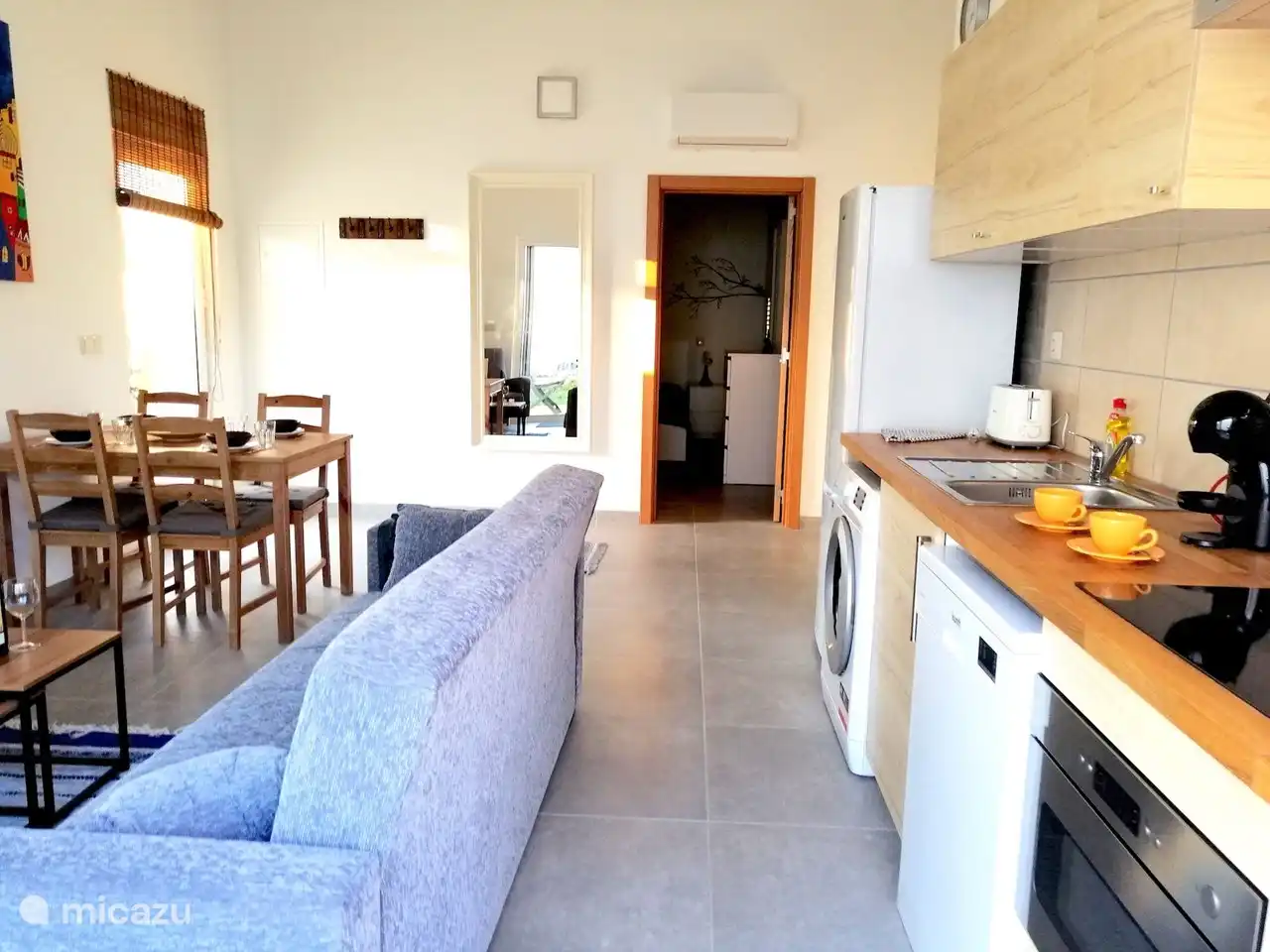 Salón + cocina americana + aire acondicionado