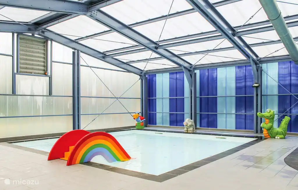 Het binnen kinderbad.