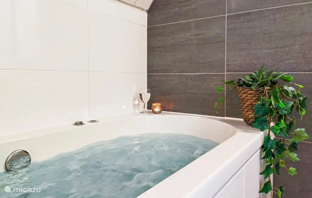 badkamer met jacuzzi