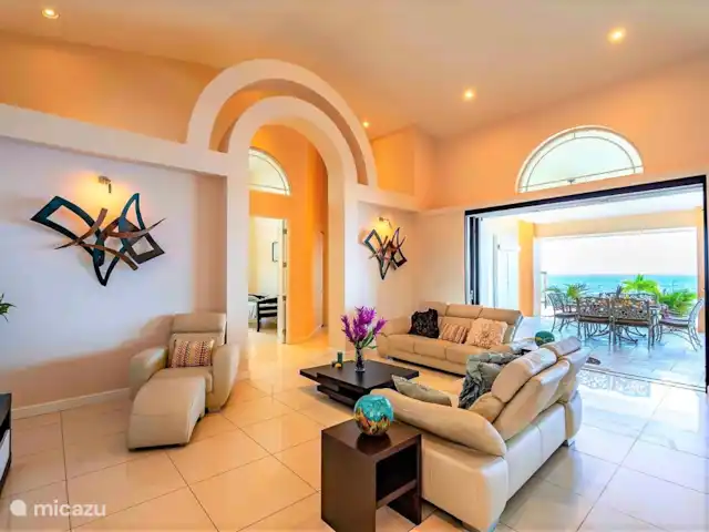 Villa Magic Time - Bord de mer | Curaçao, Banda Abou (ouest), Coral Estate, Rif St.Marie - villa Salon ouvert sur le patio avec coin repas
