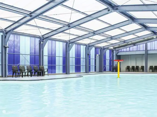 Vijverzicht 221 met Whirlpool huren in Nederland, Overijssel, Gramsbergen - vakantiehuis Het grote binnen zwembad.