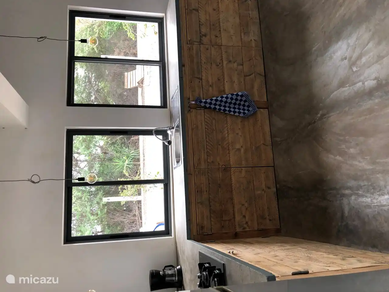 la cocina con una linda vista