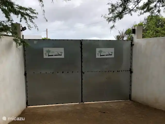 Location de Vacances Cap-Vert, Sao Vicente, Mindelo, maison de vacances - Casa Palmeira Portail d’entrée