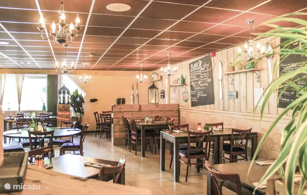 Gasterij Spiezz auf der Plaza, wo Sie eine Kleinigkeit essen können.