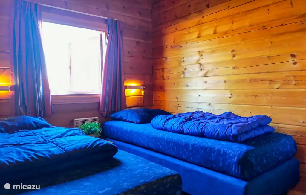 Das 1. Schlafzimmer mit 2 x 1 Einzelbetten.