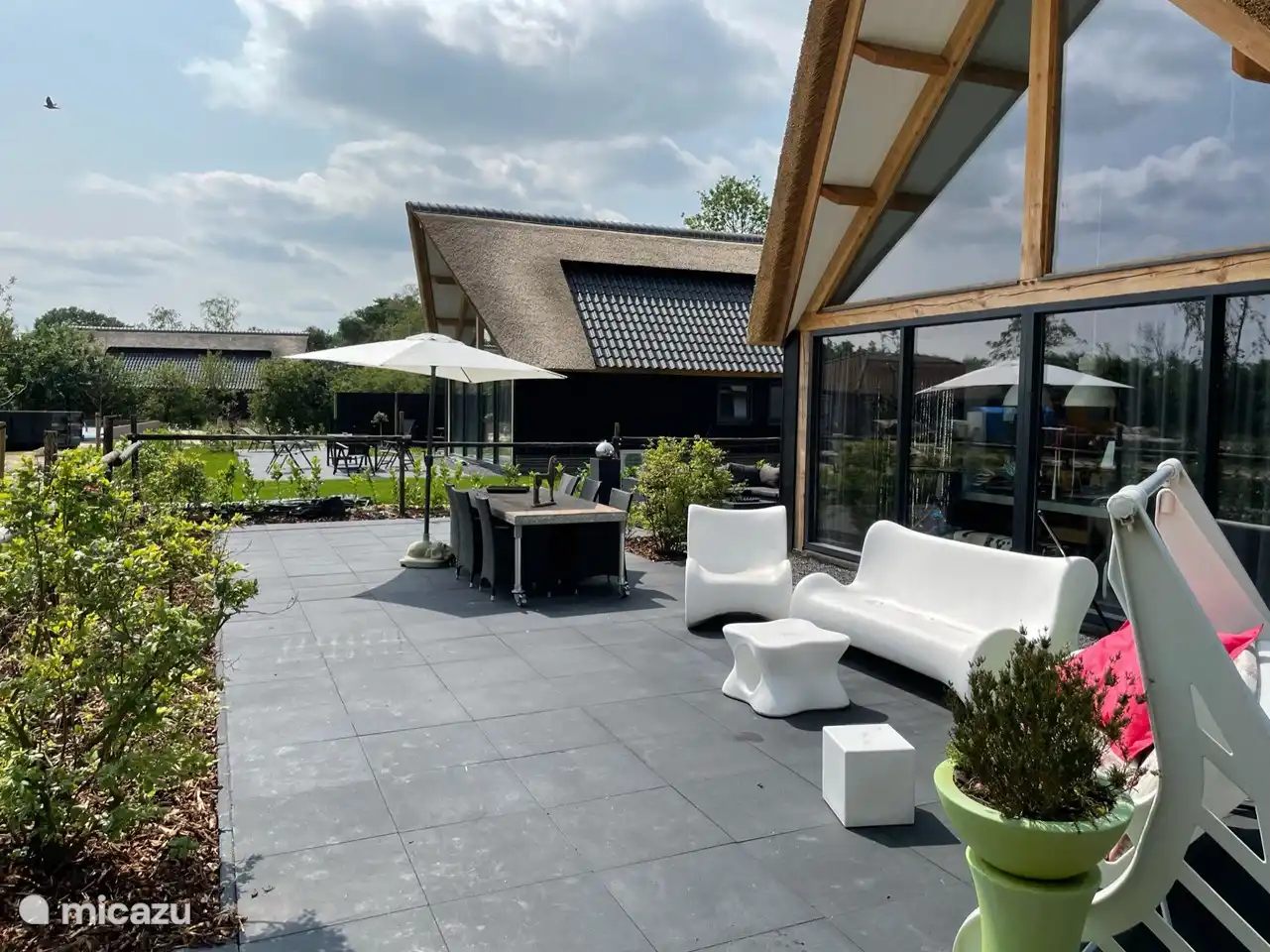 Terraza en frente de la casa