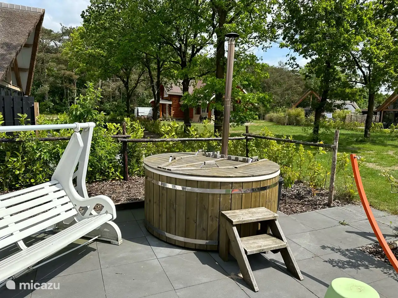 Bañera de hidromasaje en la casa.