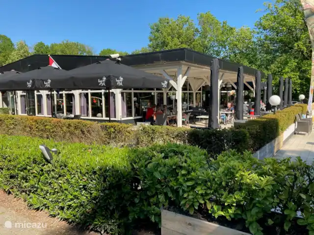 bungalow huren in Nederland, Noord-Brabant, Baarle-Nassau – Rietdekker Restaurant bij het zwembad