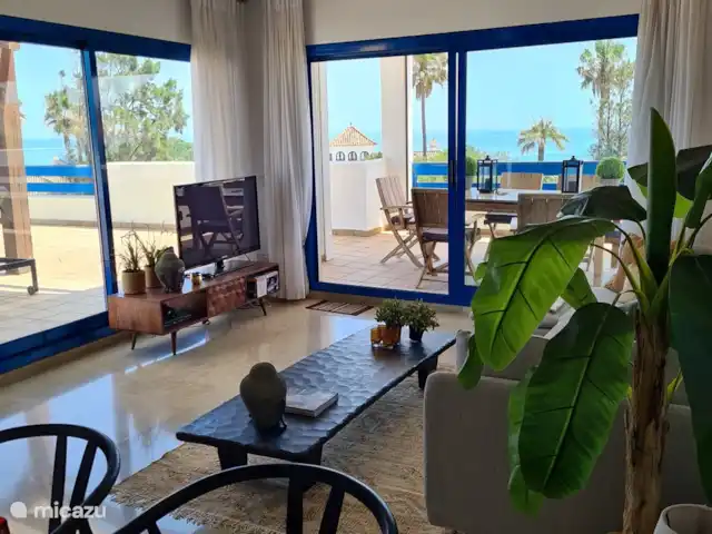 Location de Vacances Espagne, Costa del Sol, Puerto De La Duquesa, penthouse - Penthouse Duquesa près d’Estepona salon vue mer