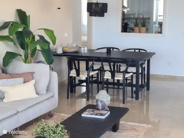 Location de Vacances Espagne, Costa del Sol, Puerto De La Duquesa, penthouse - Penthouse Duquesa près d’Estepona Table à manger de salon