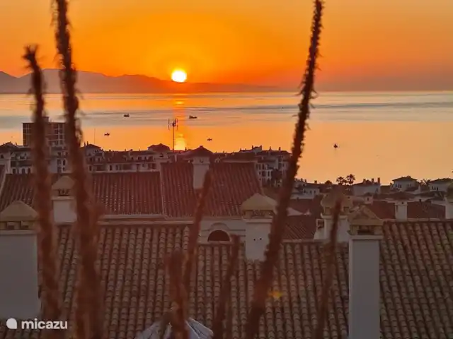 Location de Vacances Espagne, Costa del Sol, Puerto De La Duquesa, penthouse - Penthouse Duquesa près d’Estepona Soleil levant depuis la terrasse