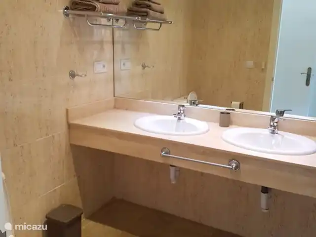 Wandelen, Spanje, Costa Blanca, Altea la Vieja, appartement Appartement Grand la Nova Badkamer bij hoofdslaapkamer