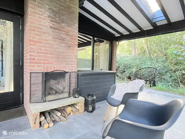 Giethmenseveld la plus belle maison | Pays-Bas, Overijssel, Giethmen - bungalow Il y a un foyer intérieur et extérieur. Par moins de temps, vous êtes au sec sous le toit.